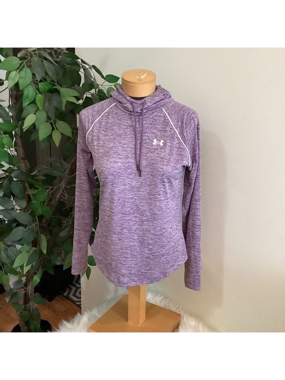 Under Armour Woman’s Small hooded pullover with drawstring at neck purpl…